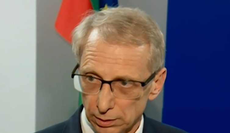 Учениците които не бъдат тествани за коронавирус ще останат на