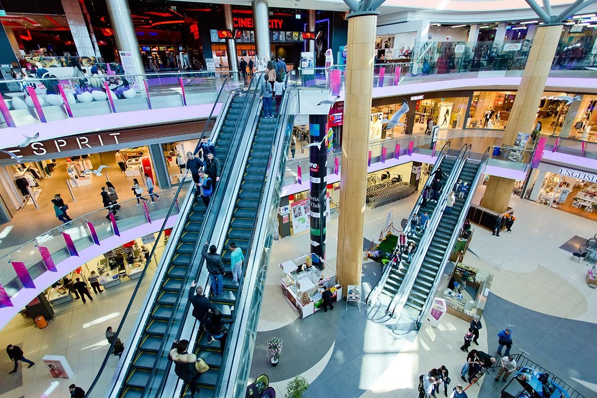 Протестиращи срещу COVID мерките нахлуха в столичен мол съобщи БТВ Малко