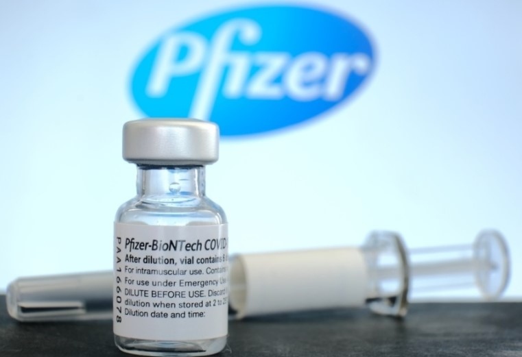 Бивш регионален директор на компания извършвала клинични тестове на ваксината