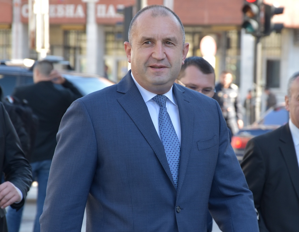 Продължаваме да слушаме гузната истерия на политика който съсипа българското