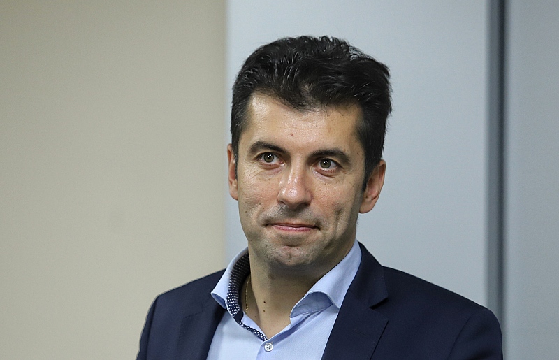 Ясно ни е че Кирил и Асен не могат да