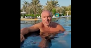 Веселин Марешки се появи преди минути от басейн в екзотична