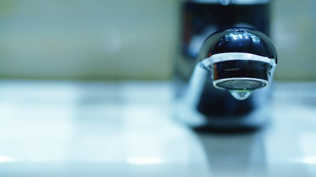 Авария на магистралния водопровод остави над 100 000 жители във