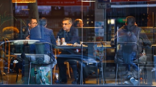Гърция: Гръцки клиенти напускат ресторанта, ако влязат българи или румънци!