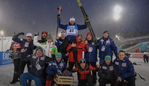 Служебният министър на младежта и спорта Андрей Кузманов се опита