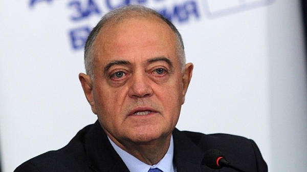 Лидерът на ДСБ ген Атанас Атанасов подава оставка като председател