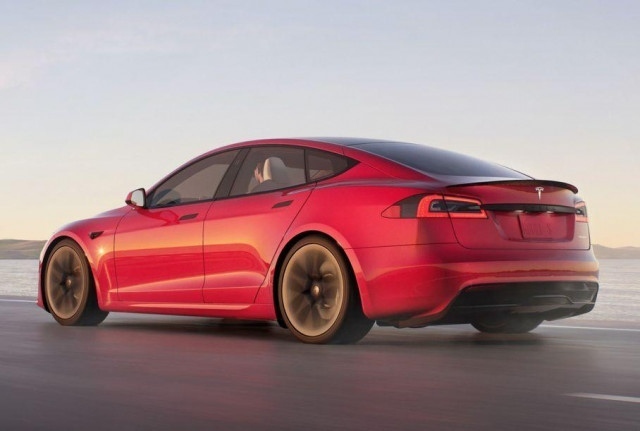Tesla бави определени Model S и X до 2023 година