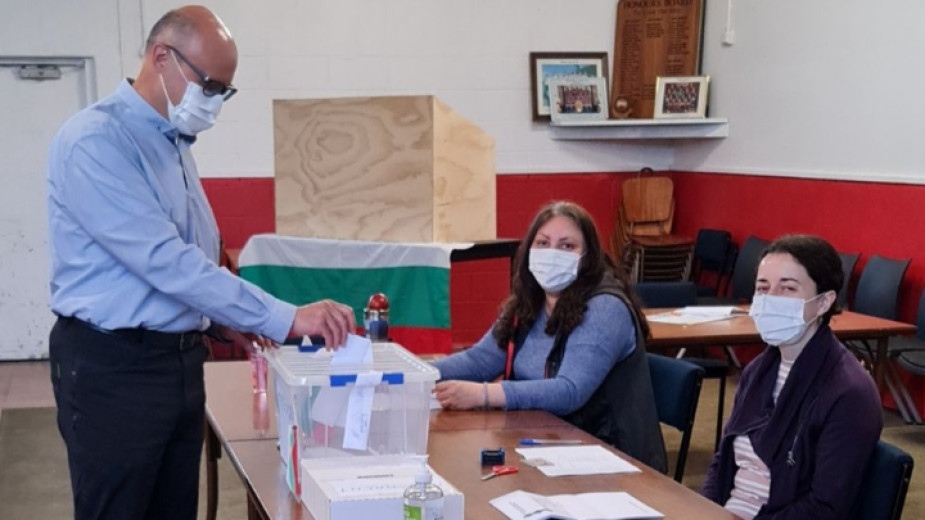 Започна гласуването за втория тур на изборите за президент и