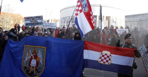 Хиляди излязоха на протест в Хърватия съобщи ДАНАС Демонстрациите се проведоха