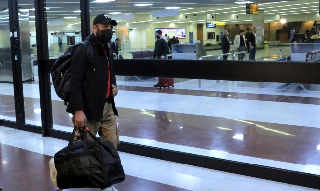 Трима души са пострадали след изстрел произведен случайно на летището