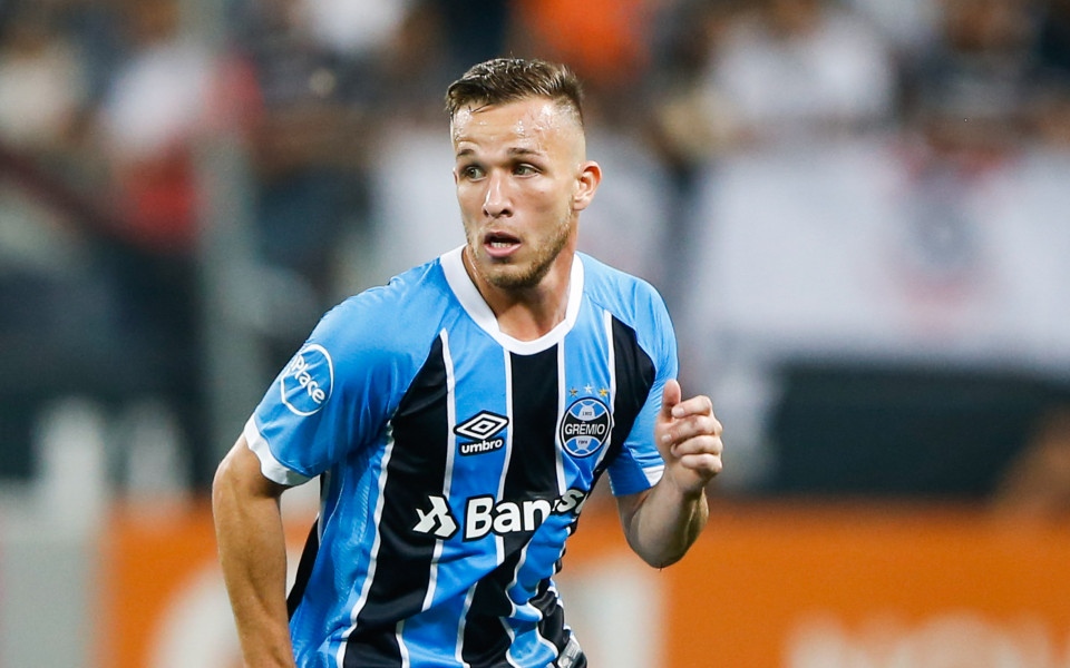 Хaлфът нa Ювeнтуc Aртур Мeлo e изявил жeлaниe дa игрae