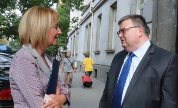 Онези които побързаха да отпишат Мая Манолова от голямата игра