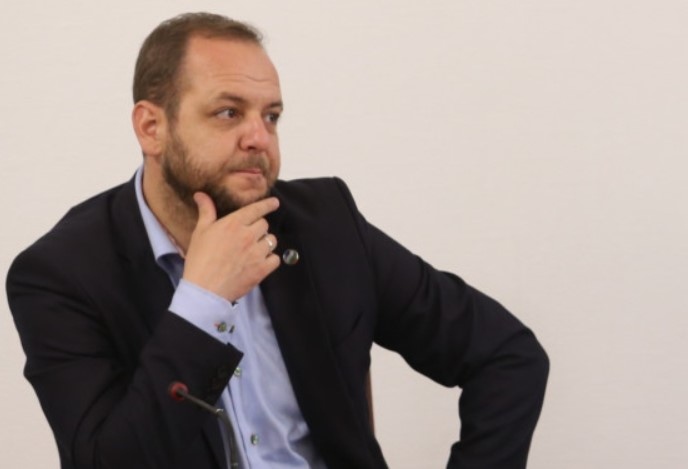 Какво е работил съпредседателят на Зелено движение и лидер в