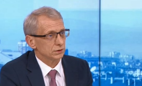 Водят се преговори със социалните партньори учебната година да започва