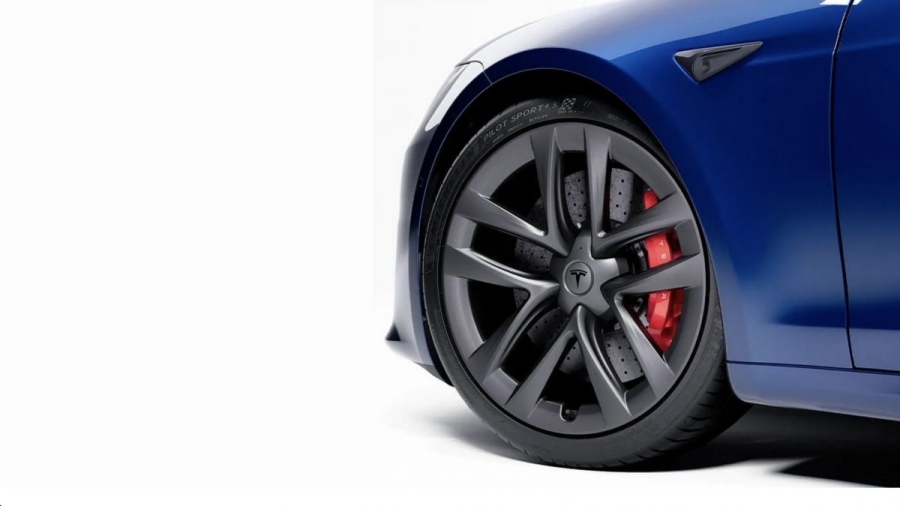 Tesla добави карбо-керамични спирачки за Model S Plaid