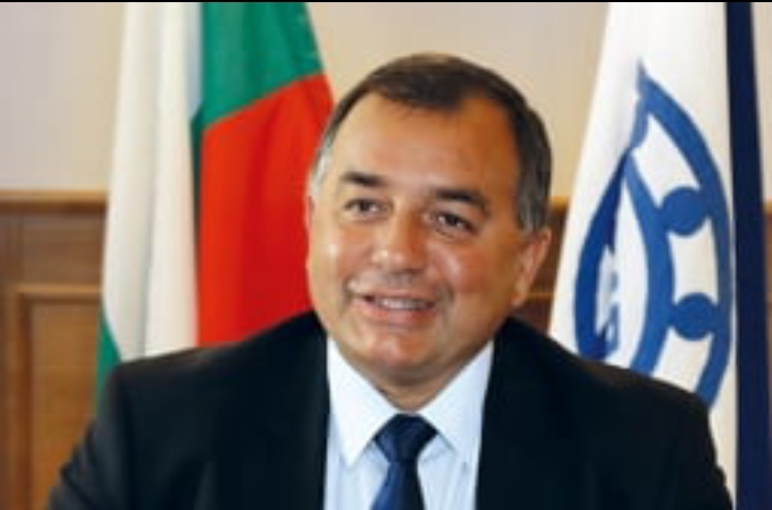 Да работиш на държавна работа отдавна се смята за едно