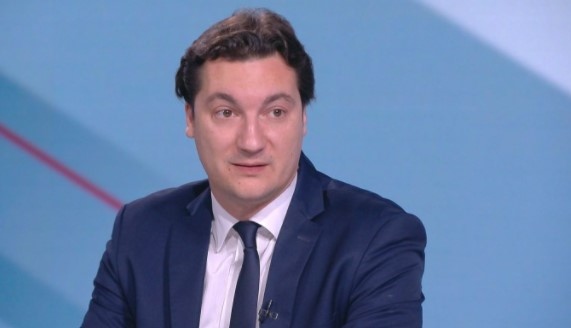 Колкото съм джендър толкова съм кандидат на Румен Радев Това