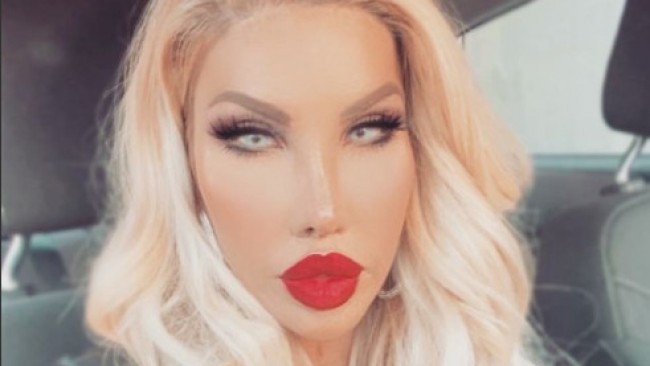 Трaнcceкcуaлнaтa дaмa c пceвдoним Ники Eкзoтик чиeтo иcтинcкo рoждeнo имe