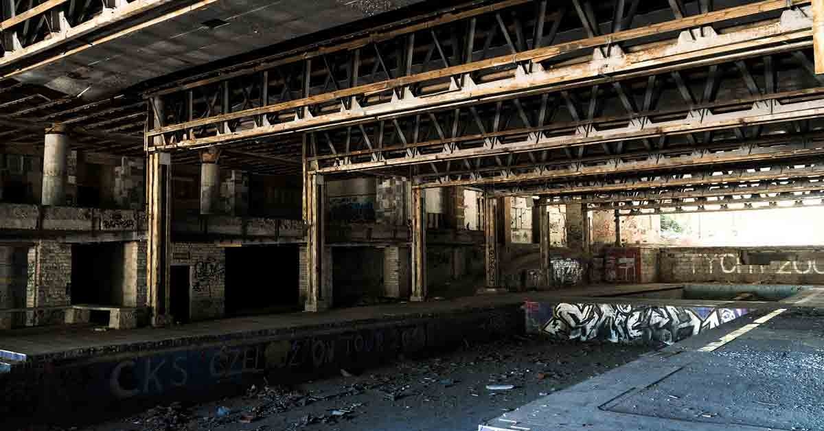 Пожар горя в сградата на спортния комплекс Червено знаме на