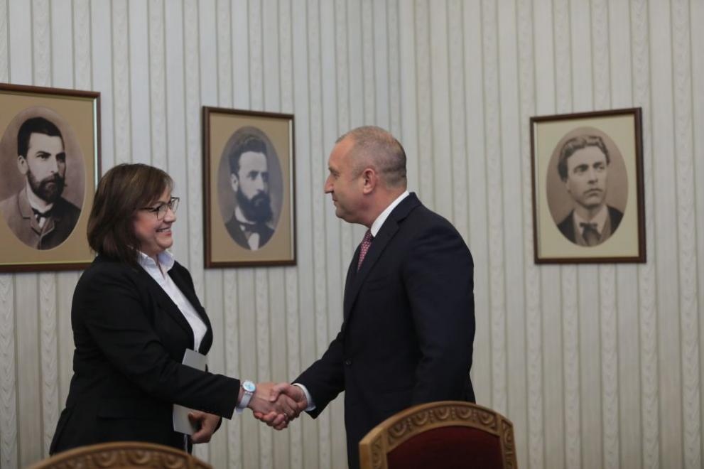 Консултациите при президента Румен Радев в днешния ден завършват с