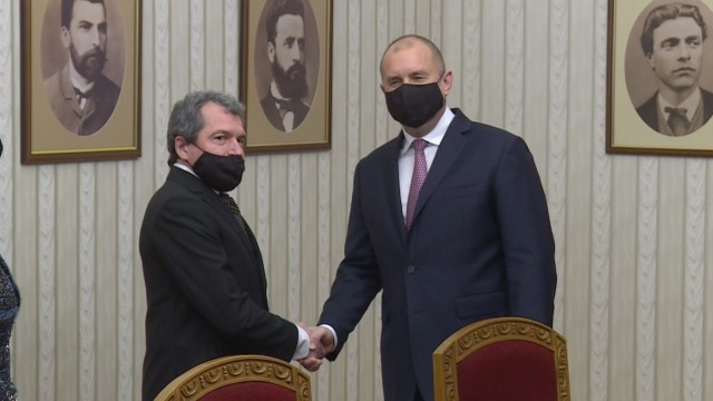 Президентът Румен Радев продължава политическите консултации с парламентарните групи в