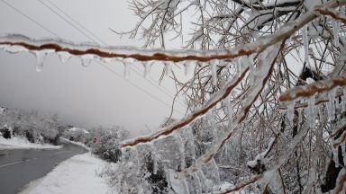 Днес преди обяд на отделни места в източните райони все