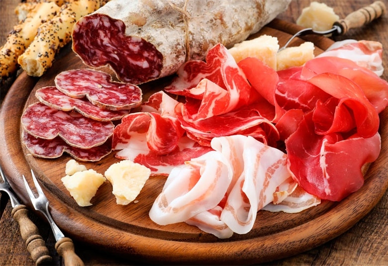 Мезетата за Коледа ще бъдат от вносно месо Заради недостиг