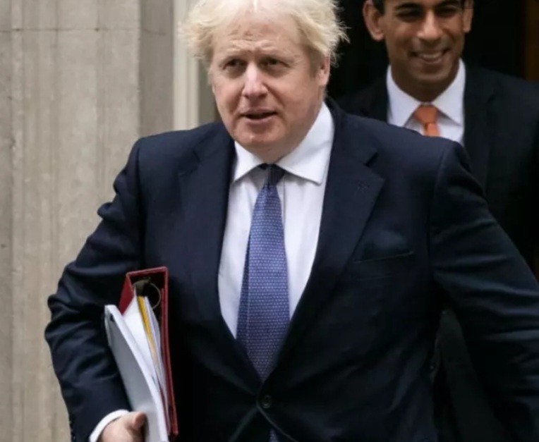 Тъмни облаци над британския премиер Борис Джонсън Опозицията във Великобритания