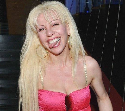 Луна предприема нов политически ход написа хотарена Певицата която се кандидатира