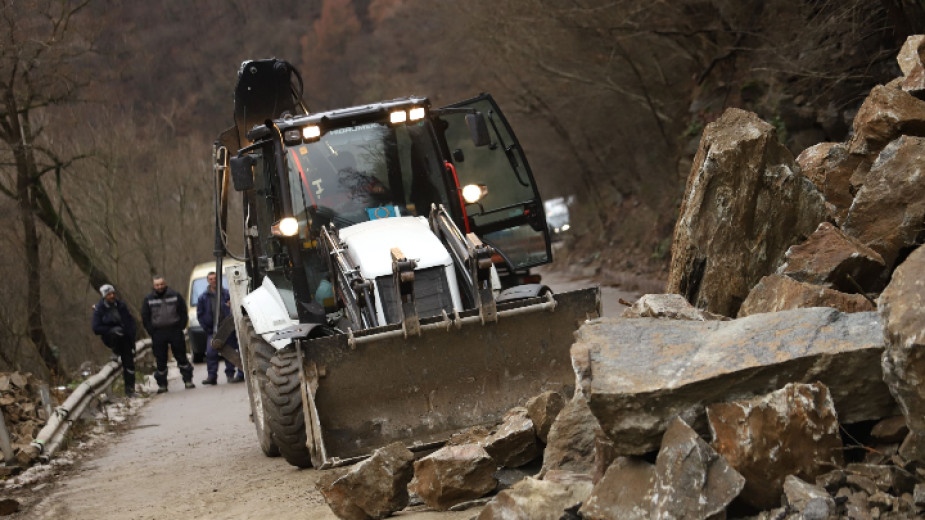 Голямо срутване на скална маса затвори Самоковско шосе Инцидентът стана