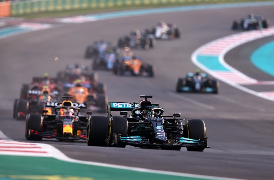 Макс Ферстапен спечели световната титла във Формула 1 Нидерландецът триумфира