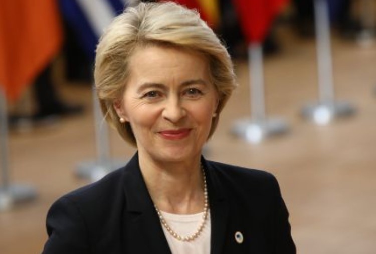 Час след като публикува туит в който поздравява Кирил Петков