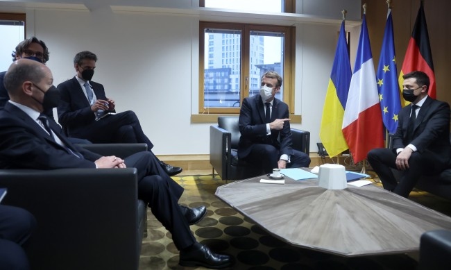 Лидерите на Франция Германия и Украйна се обявиха за възобновяване