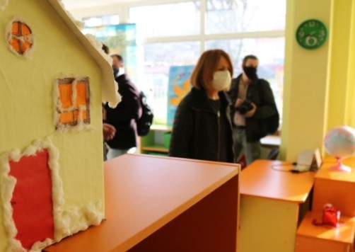 Премиерът Кирил Петков и министърът на образованието Николай Денков ще