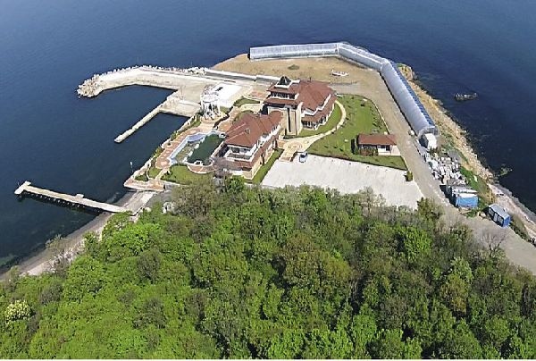 Бургаският административен съд запази публичния достъп до плажа край лятната