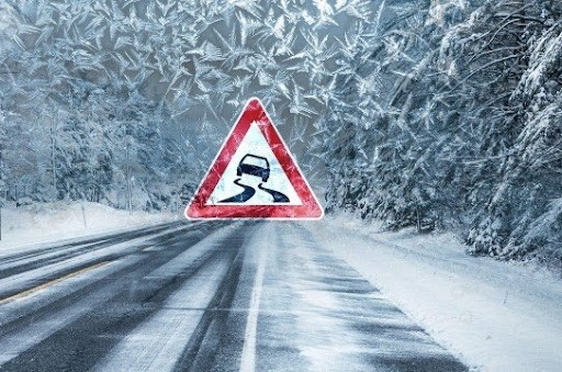 Във връзка с валежите от сняг се извършват обработки със