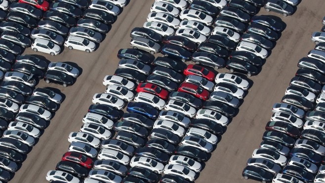 Европейският автомобилен пазар се свива за пети пореден месец като