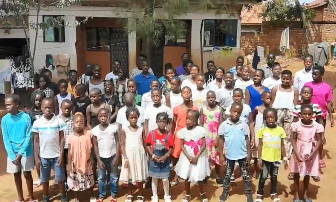 Деца от Уганда в Африка изнесоха онлайн концерт с изпълнение
