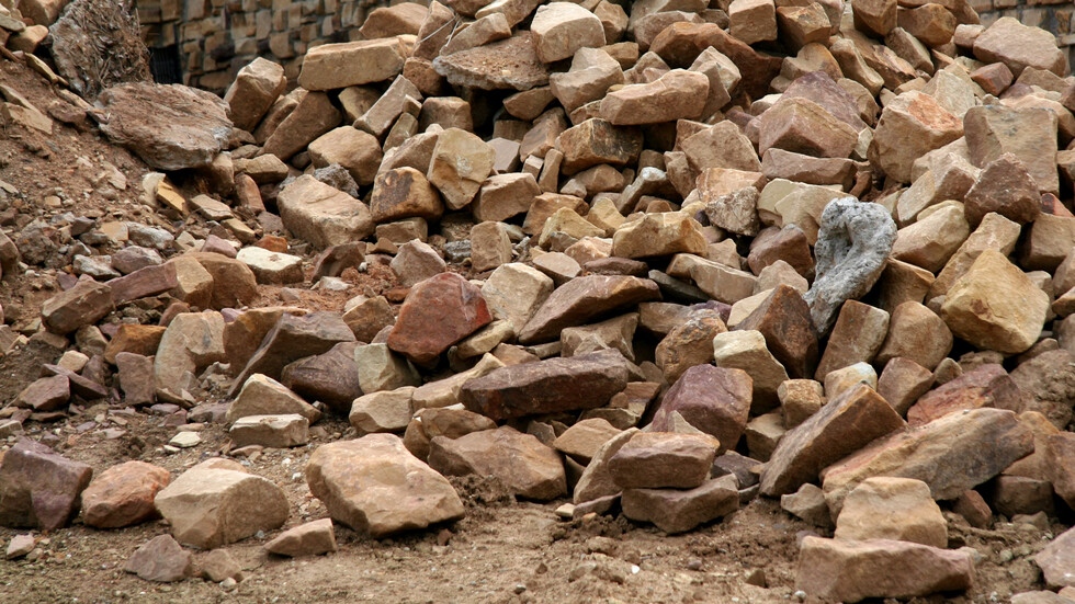 Най малко 70 души са изчезнали а смъртта на един е