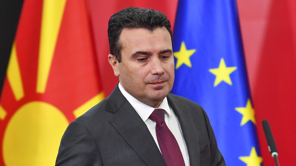Премиерът на Северна Македония Зоран Заев подаде официално оставка. Той