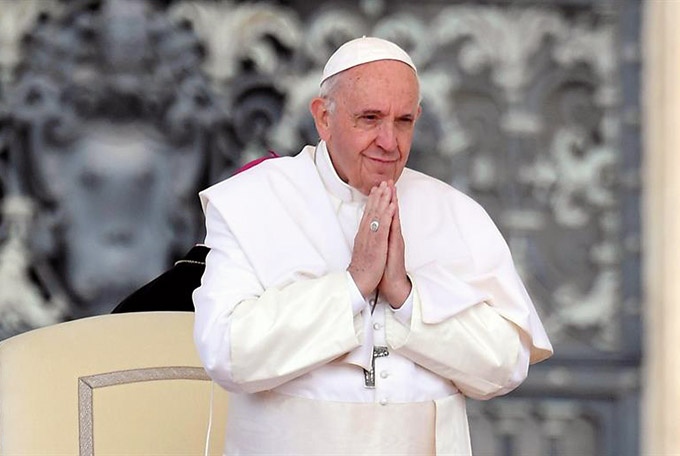 Папа Франциск призова ватиканските кардинали епископи и служители да проявят