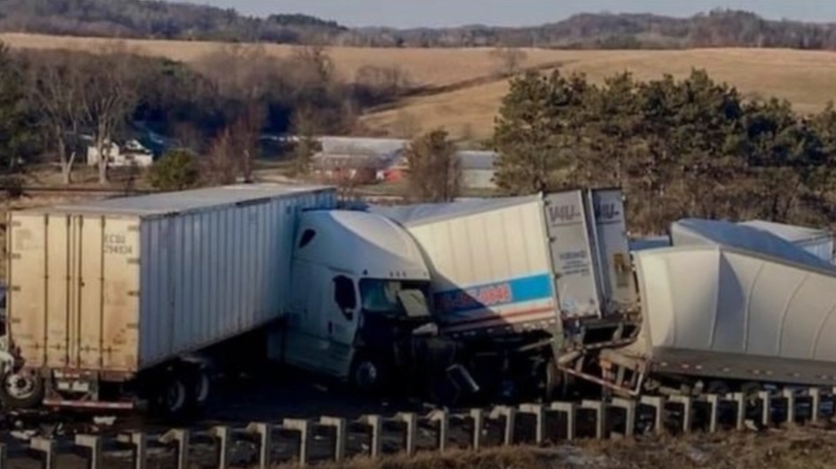 Заледен асфалт предизвика голяма верижна катастрофа в Съединените щати Повече