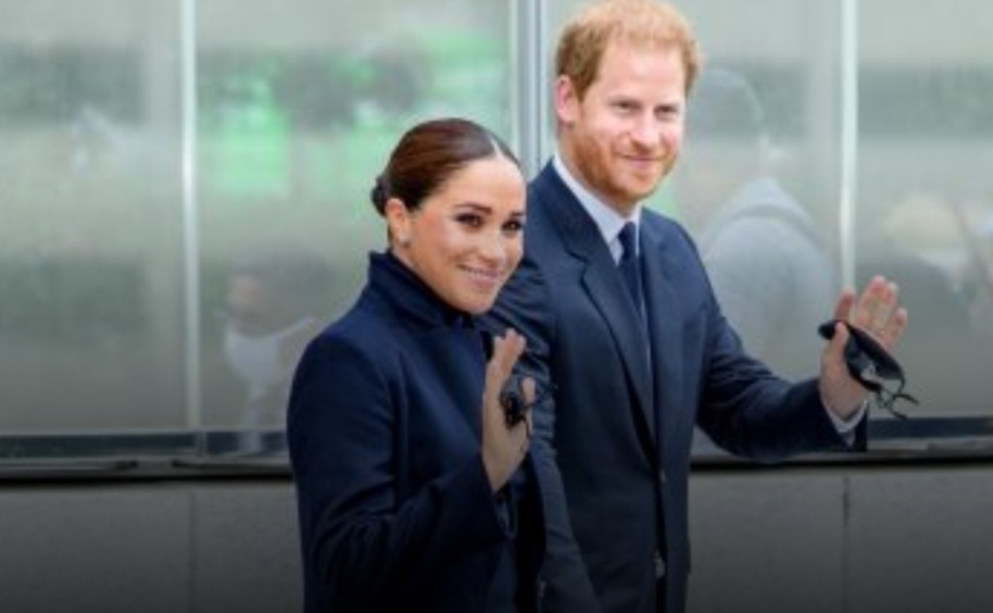 Херцозите на Съсекс публикуваха семейна картичка по повод Рождество Христово