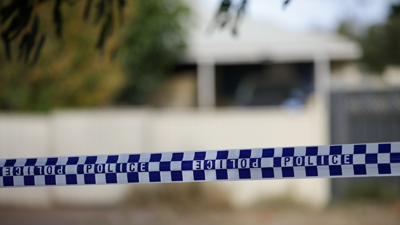 Мъж е нахлул в банка в Черна гора твърдейки че