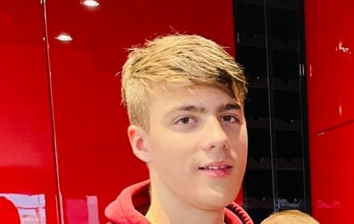Полицията издирва 15 годишния Алекс Данаилов който е изчезнал тази сутрин