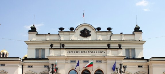 Депутатите гласуваха и приеха да се влиза в Народното събрание