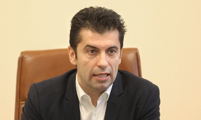 Премиерът Кирил Петков и началникът на кабинета му Лена Бориславова