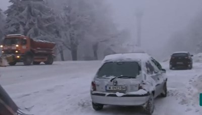 Зимна е обстановката в Северозападна България 20 сантиметра сняг натрупа