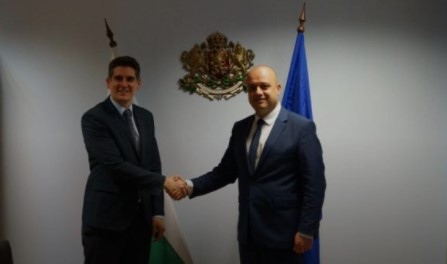 Работим върху свързването на София със света само с едно