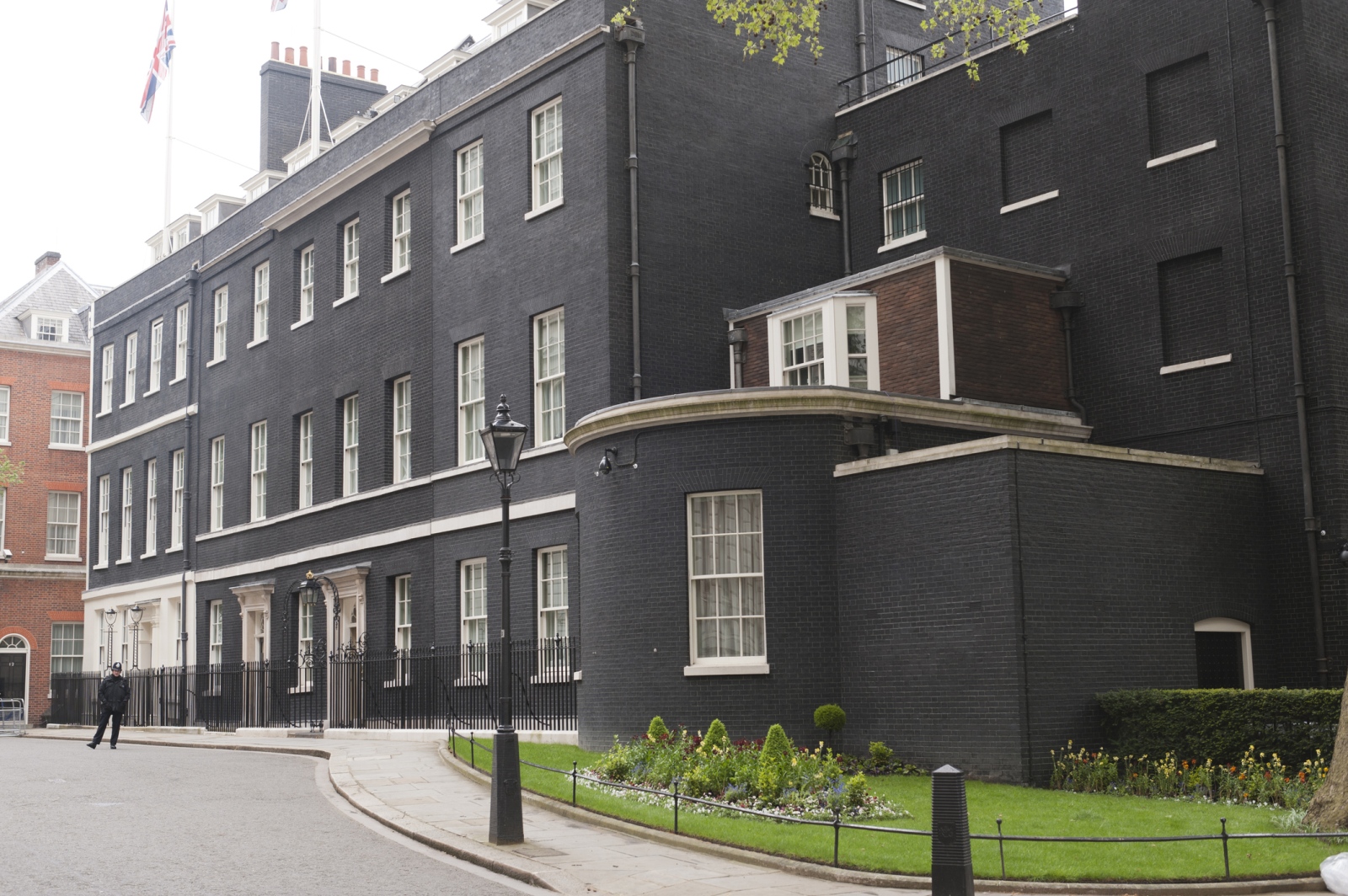 Британският вестник Дейли телеграф съобщи за още две събирания на